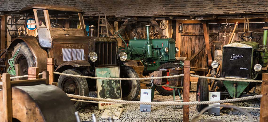 Ausstellung historischer Traktoren